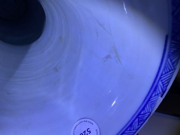 Een Chinese blauw-witte 'yenyen' vaas met landschappen en florale panelen, Kangxi